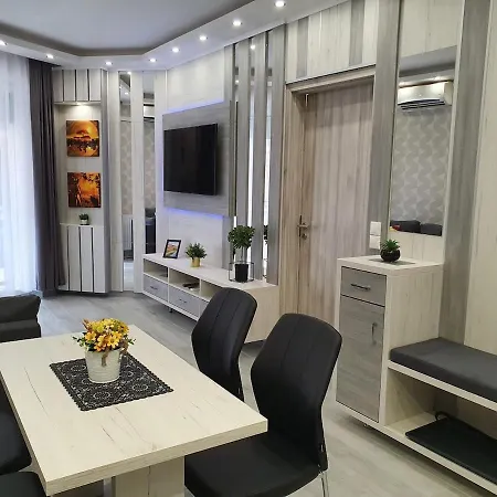 Zsazsa's Royal In The Center Of Budapest